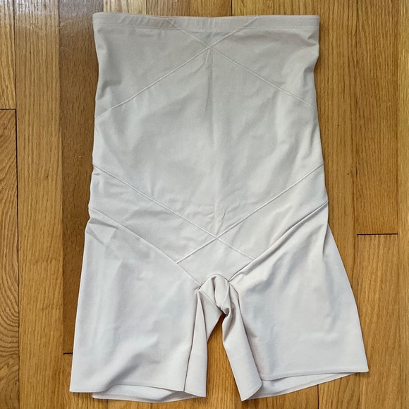 MiracleSuit “Tummy Tuck” High Waist Long Leg Shaper - Picture 1 of 9